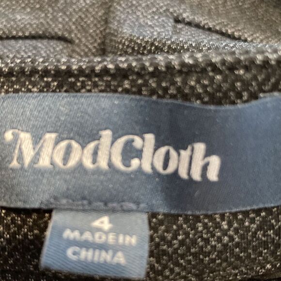 ModCloth stretch capris size 4 - Picture 4 of 8